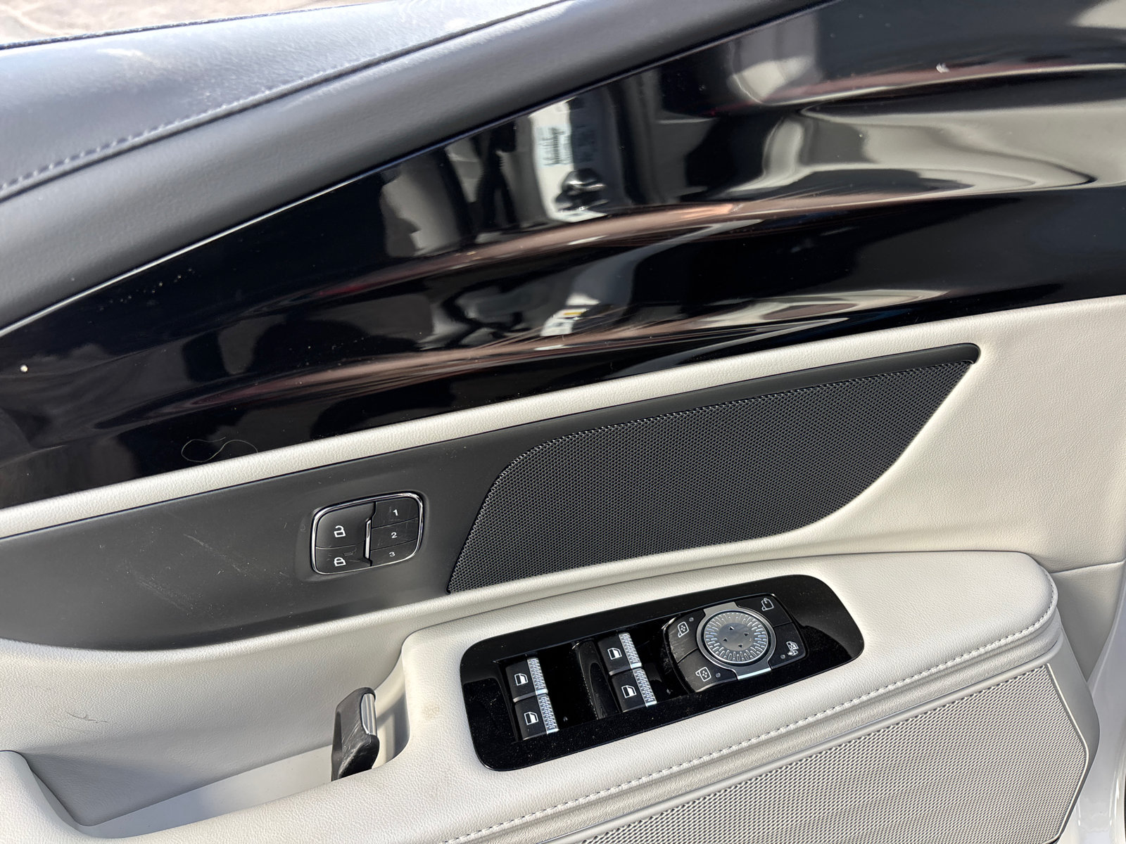 New 2026 Lincoln Nautilus Premier w/ Jet Appearance Package AWD/4WD image 12