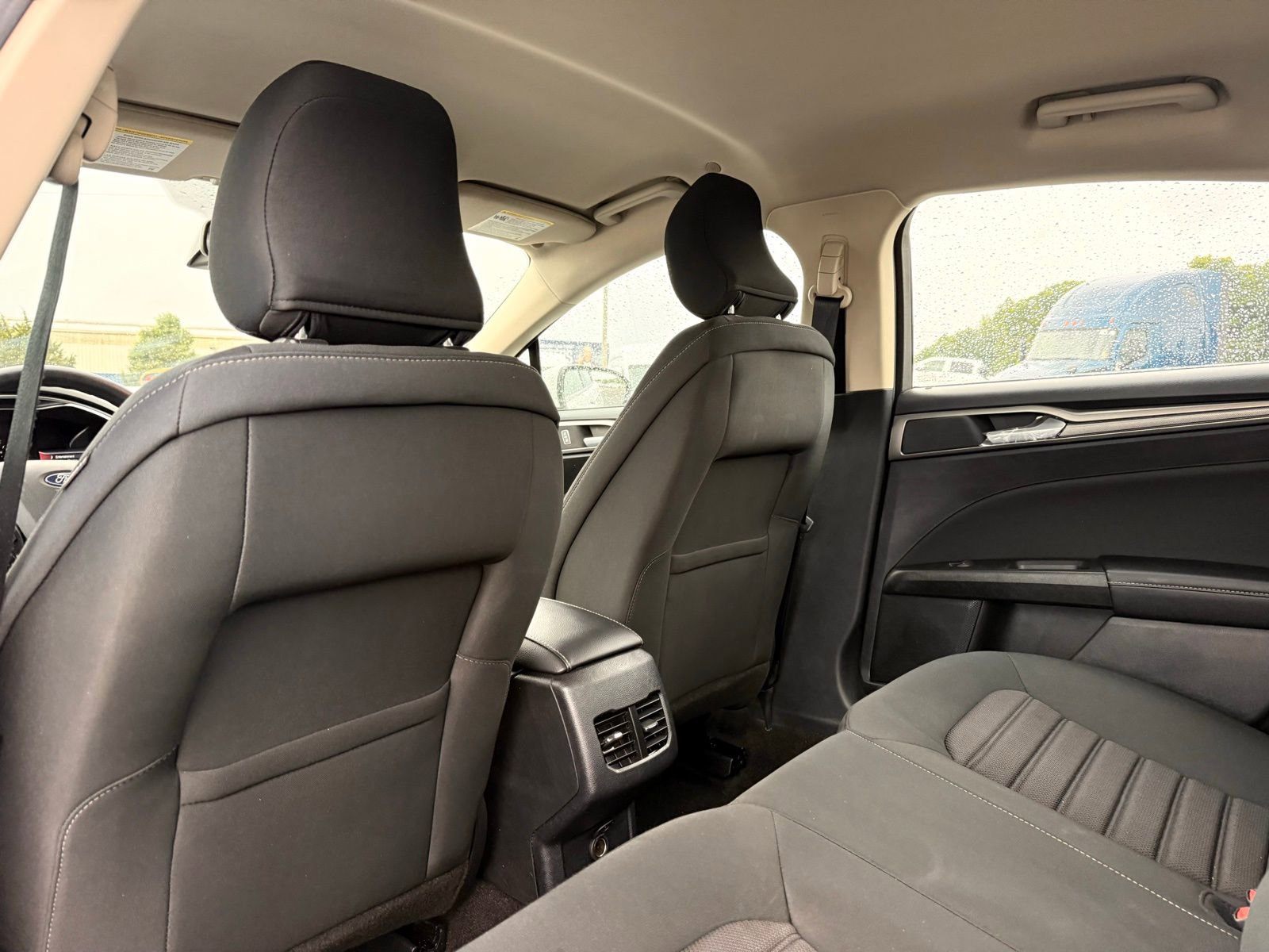 Used 2019 Ford Fusion SE FWD image 15