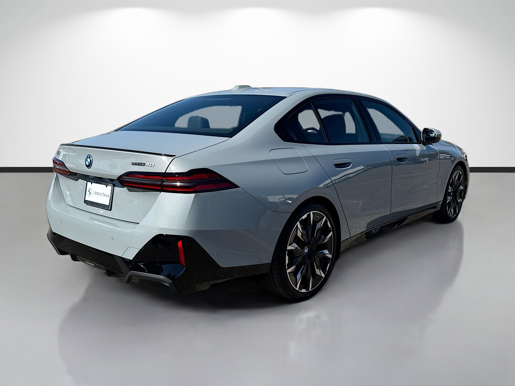 New 2026 BMW i5 eDrive40 image 3