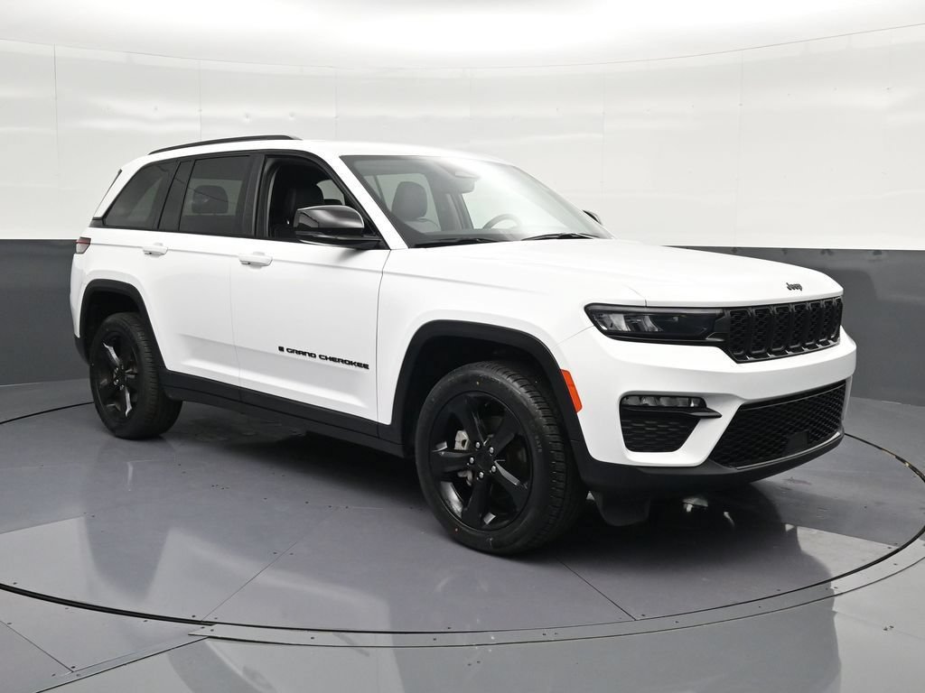 Used 2024 Jeep Grand Cherokee Limited w/ Black Appearance Package AWD/4WD image 5
