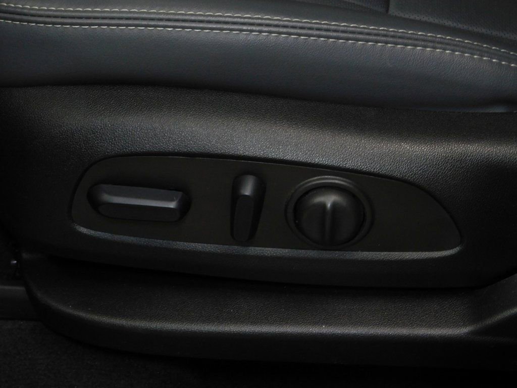 Used 2024 Buick Enclave Essence image 29