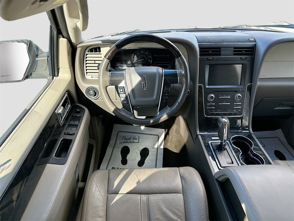 Used 2016 Lincoln Navigator Select image 24