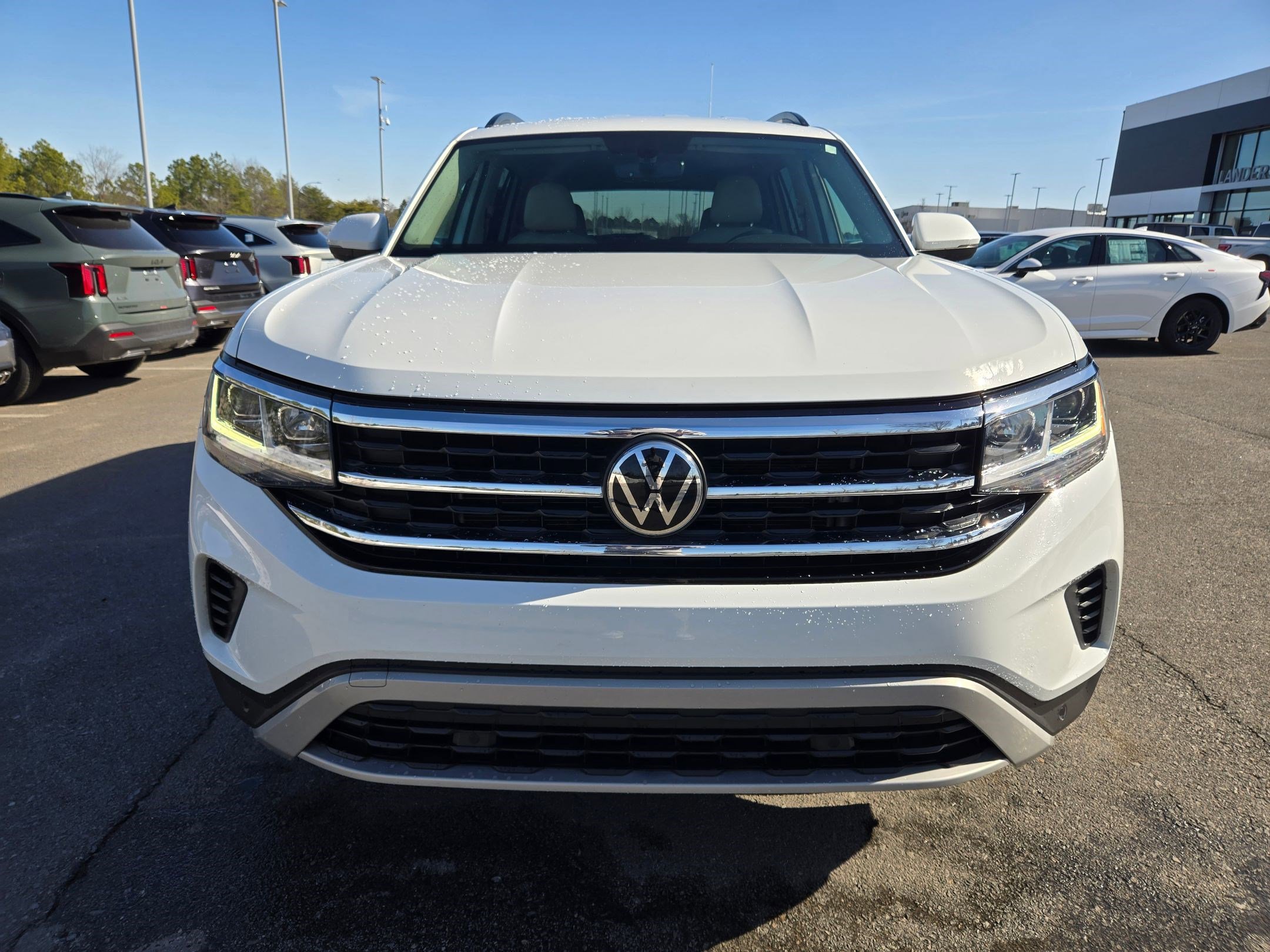 Used 2021 Volkswagen Atlas SE image 2