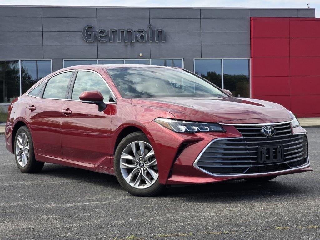 Certified 2019 Toyota Avalon XLE w/ Moonroof Package FWD image 2