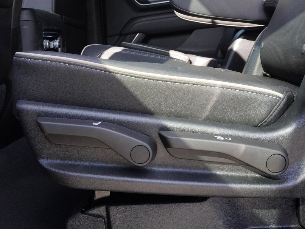 Used 2023 GMC Yukon SLT w/ SLT Premium Package image 44