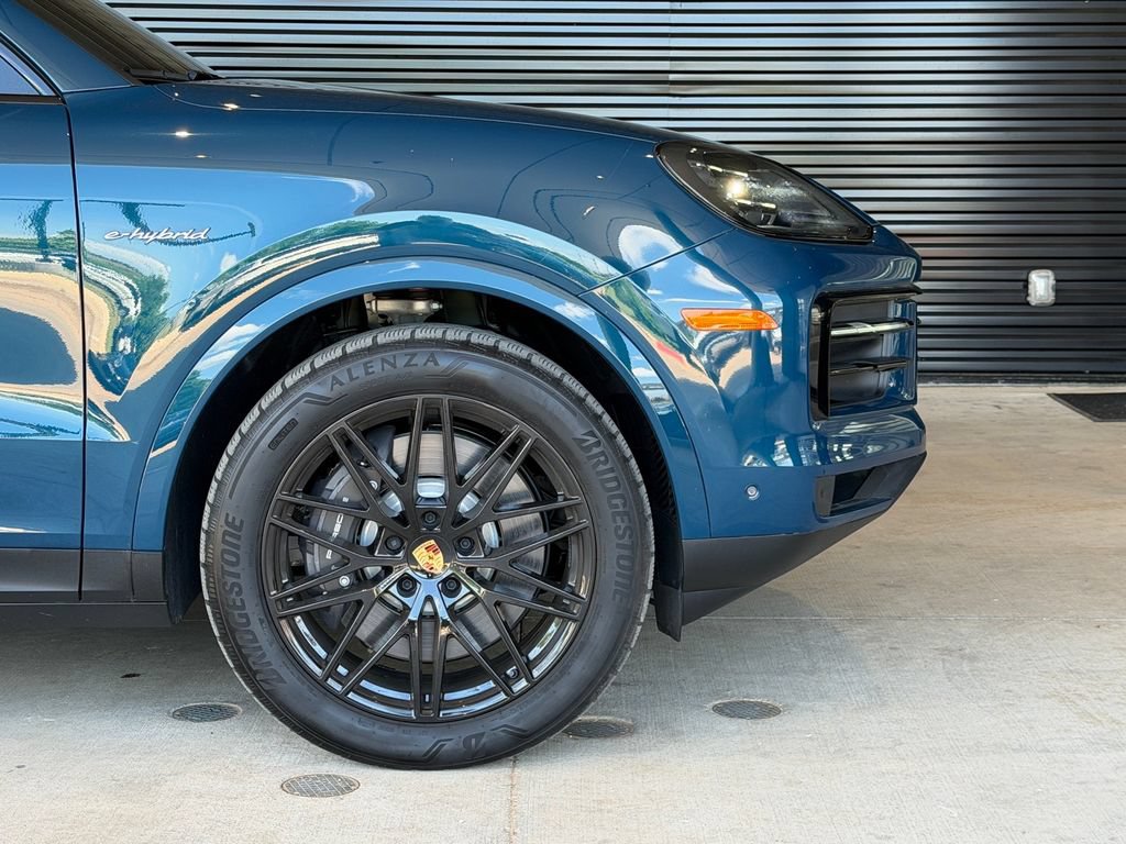 Certified 2025 Porsche Cayenne E-Hybrid AWD/4WD image 10