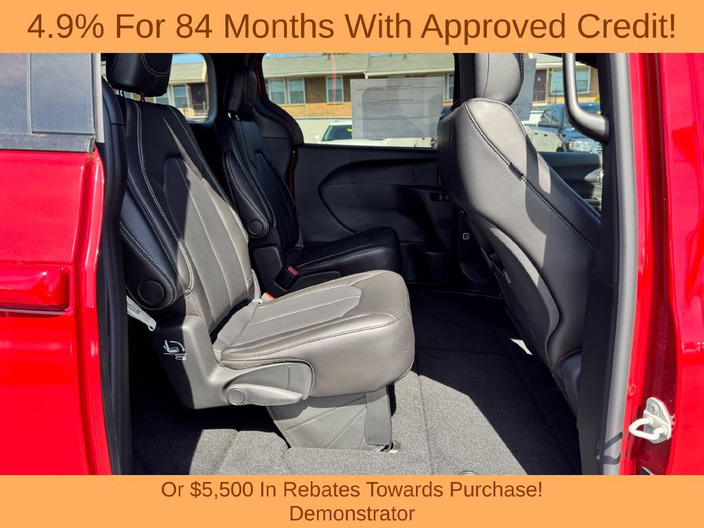 New 2026 Chrysler Pacifica Select FWD image 12