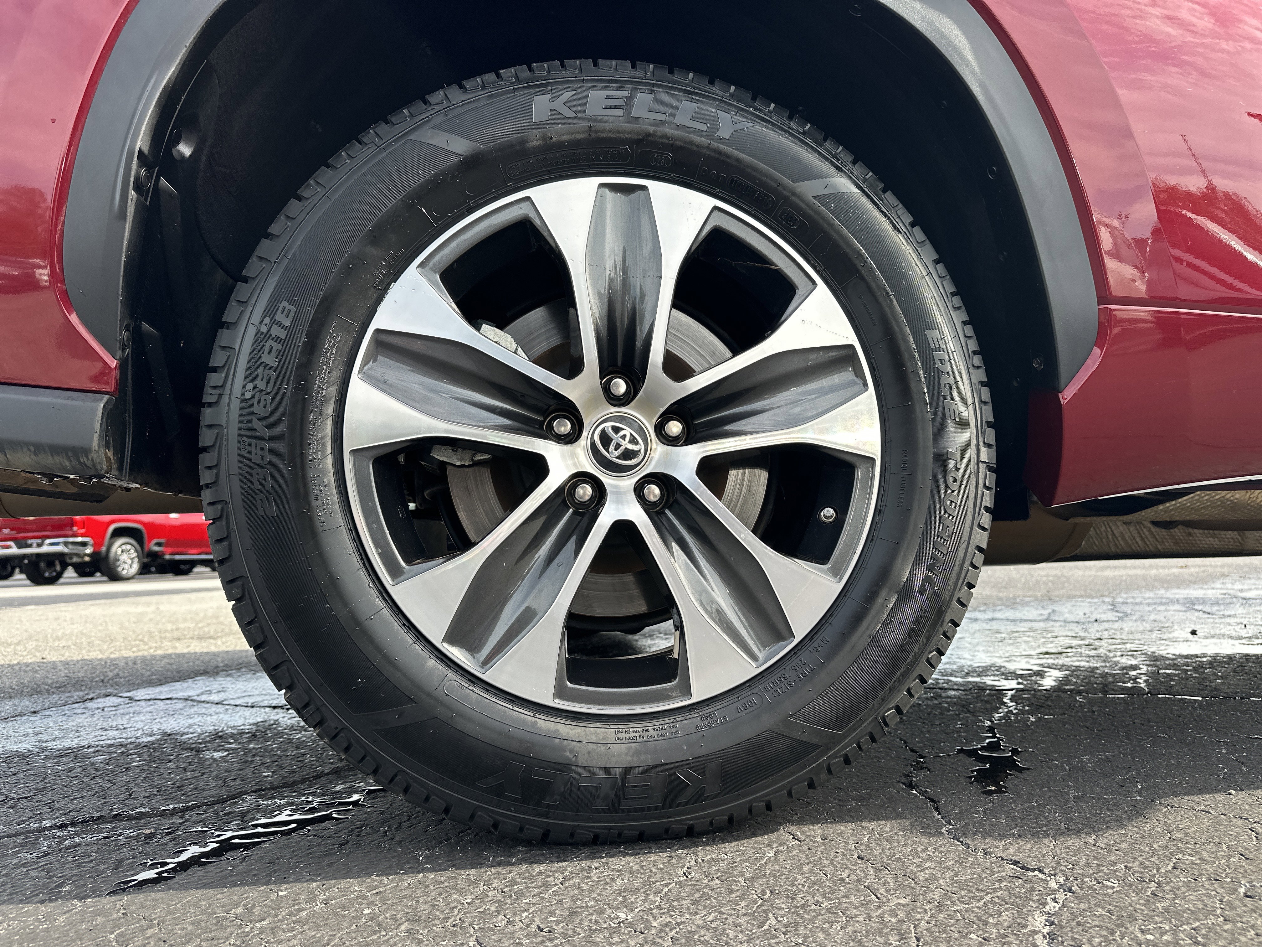 Used 2023 Toyota Highlander XLE image 18