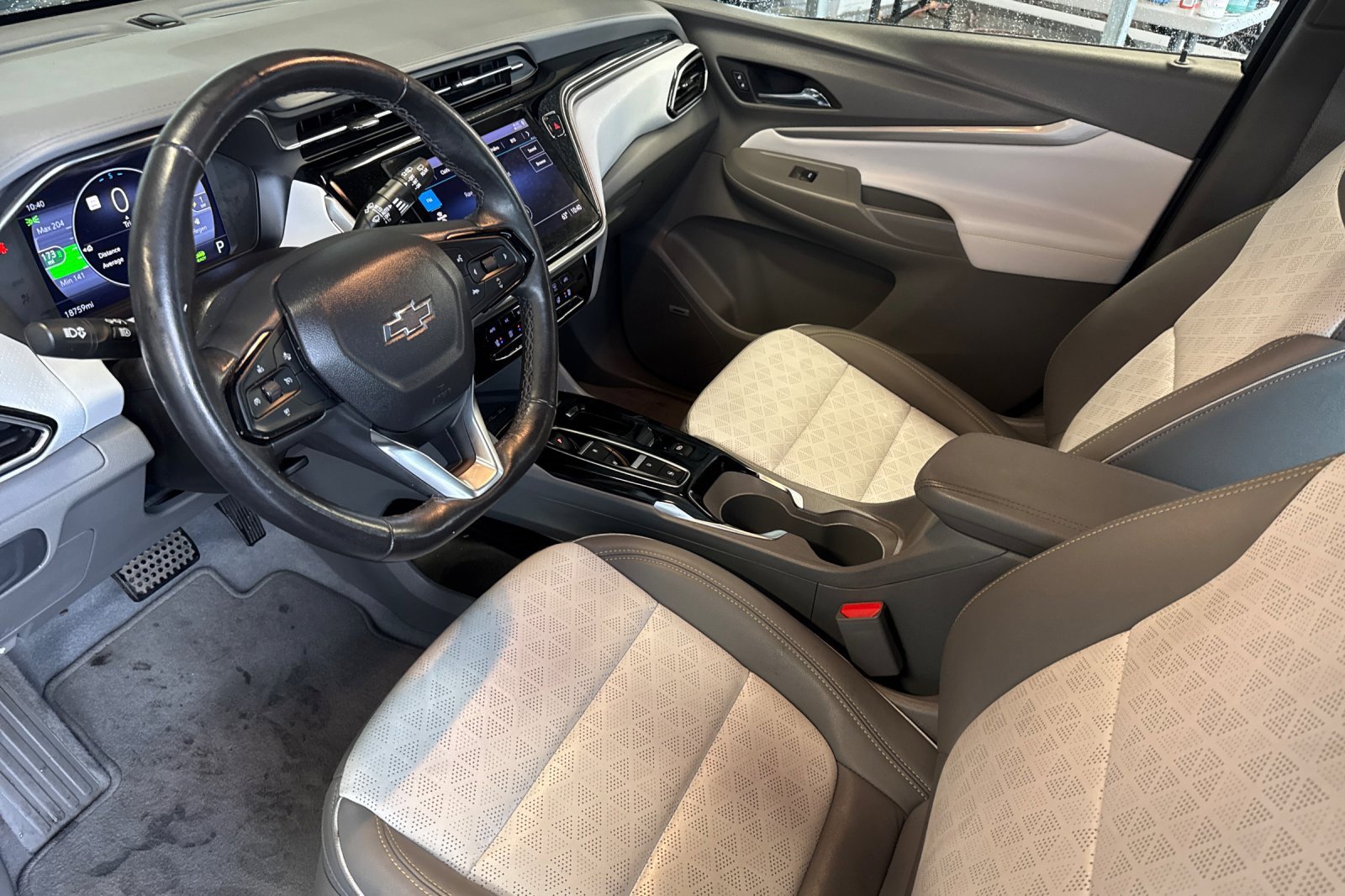 Used 2022 Chevrolet Bolt EUV Premier w/ Sun & Sound Package image 9