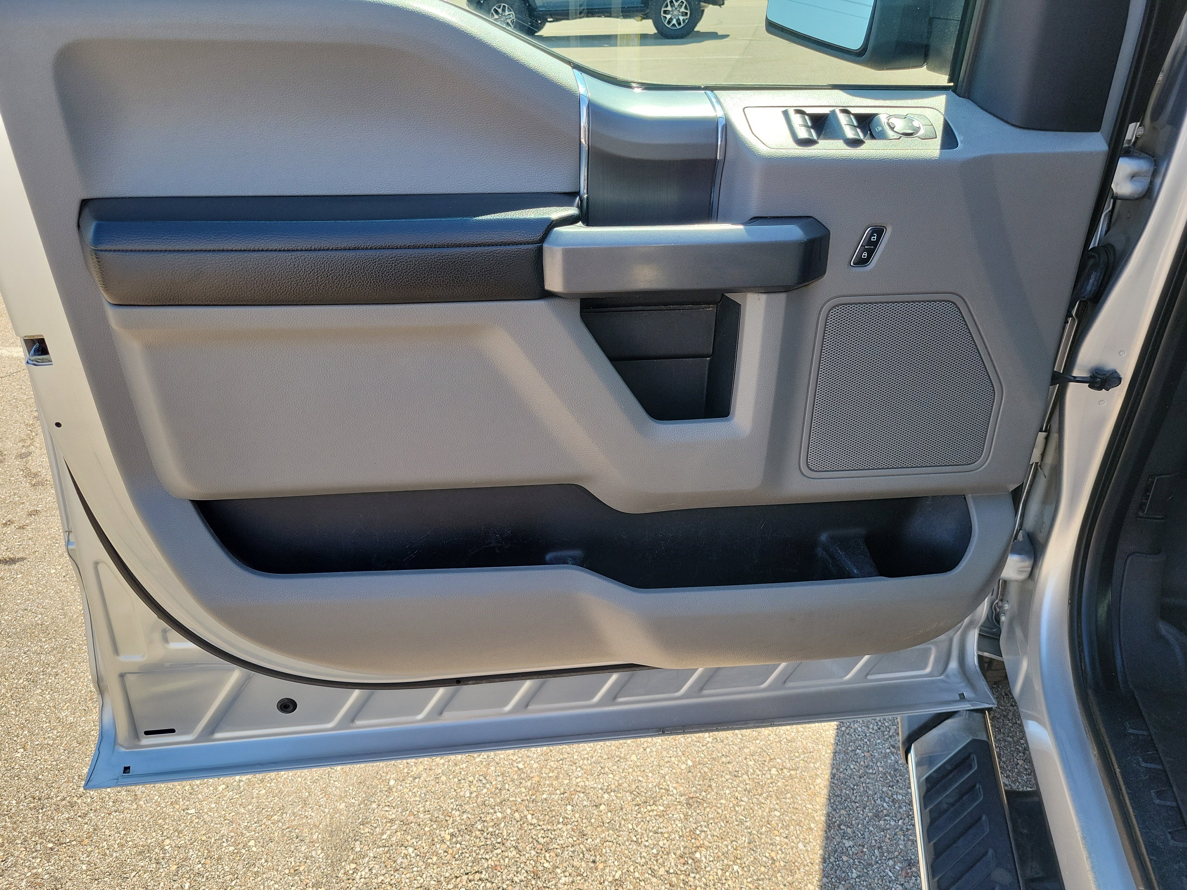 Used 2015 Ford F150 XLT w/ XTR Package image 18