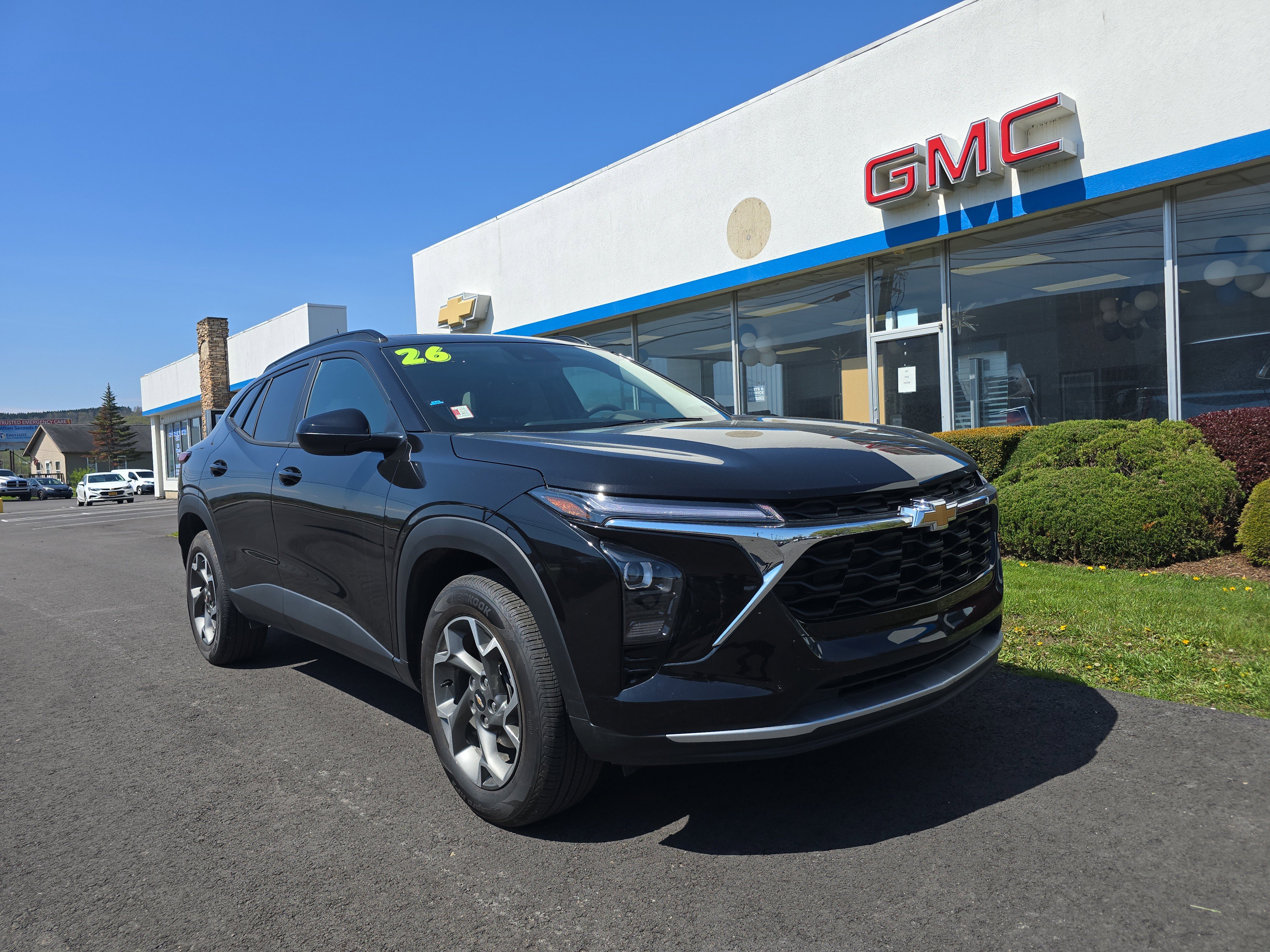 Used 2026 Chevrolet Trax LT w/ Sunroof Package FWD image 1