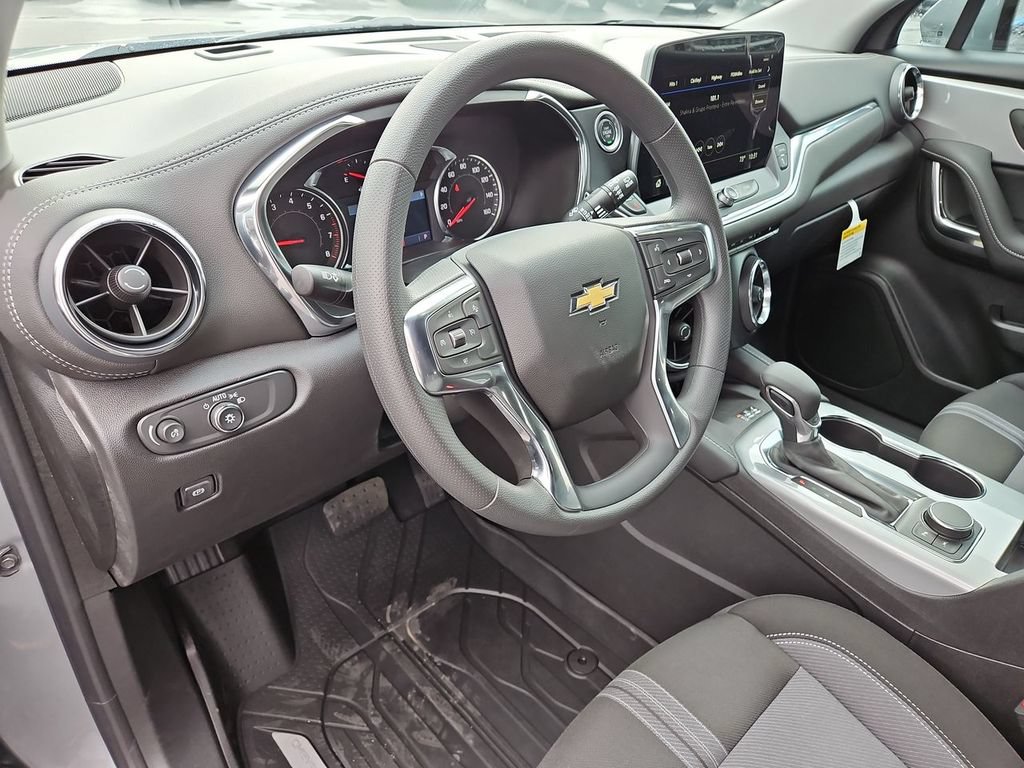 New 2026 Chevrolet Blazer LT w/ Convenience Package FWD image 2