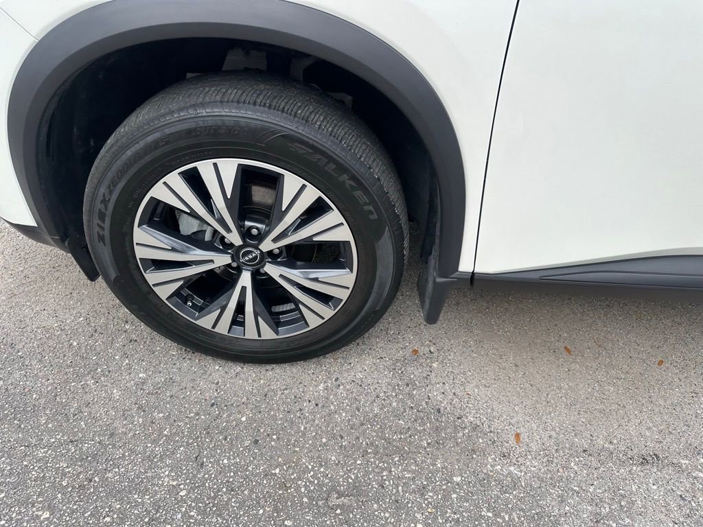 Used 2023 Nissan Rogue SV image 10