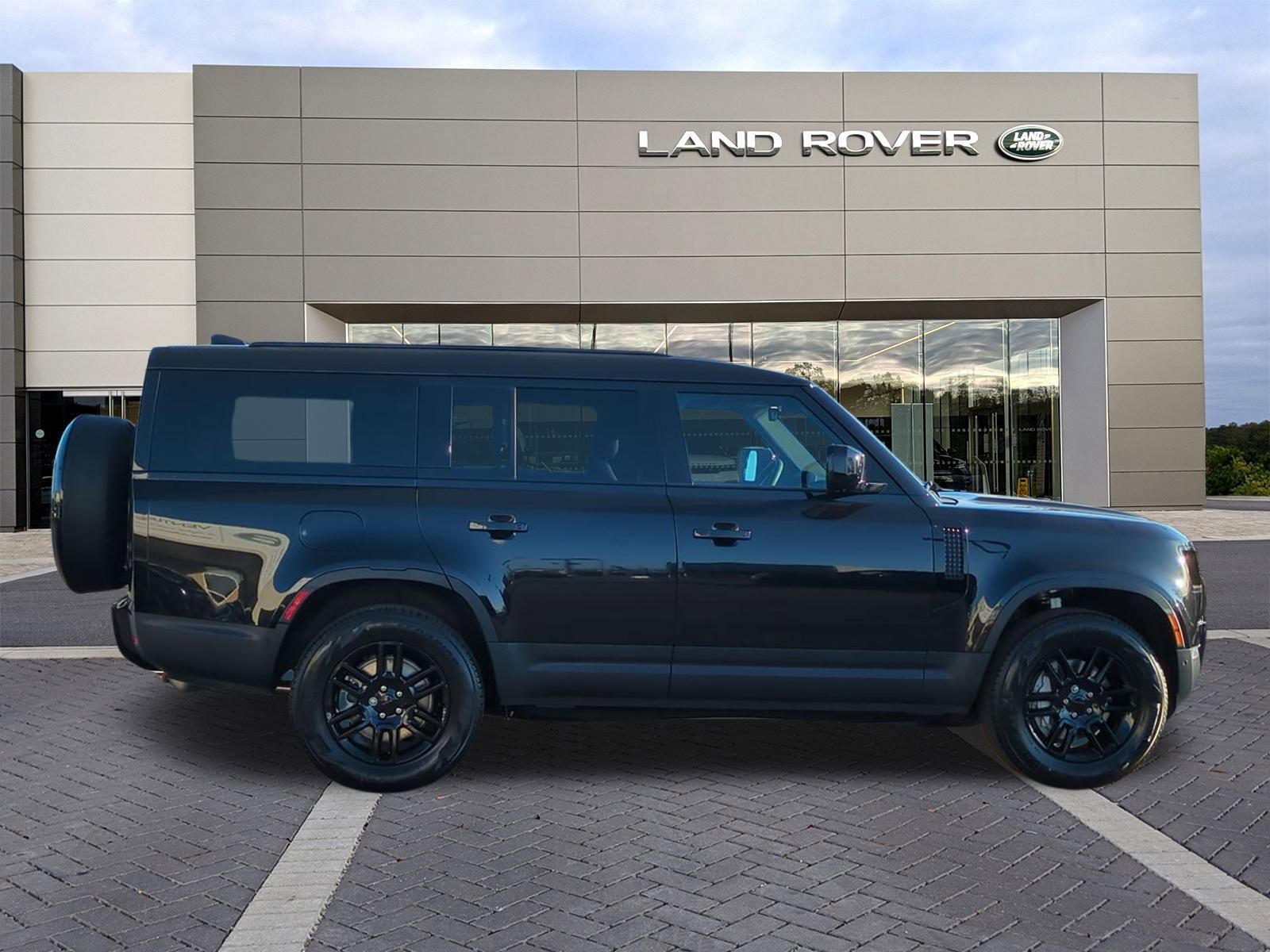 New 2026 Land Rover Defender 130 S image 4