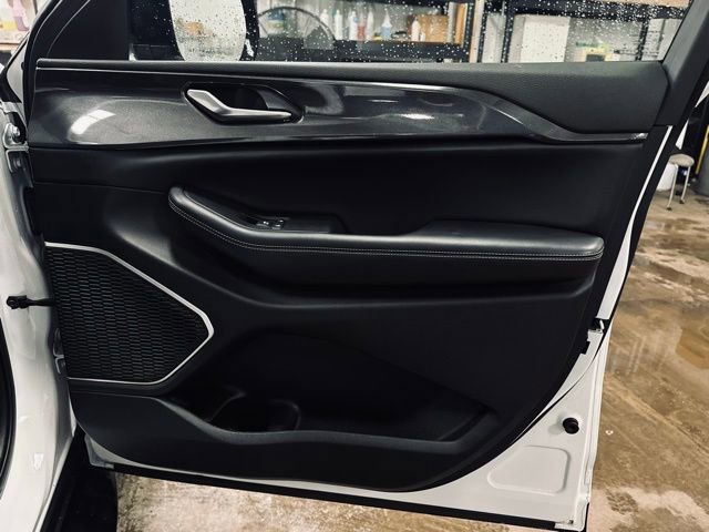 Used 2022 Jeep Grand Cherokee Altitude image 14