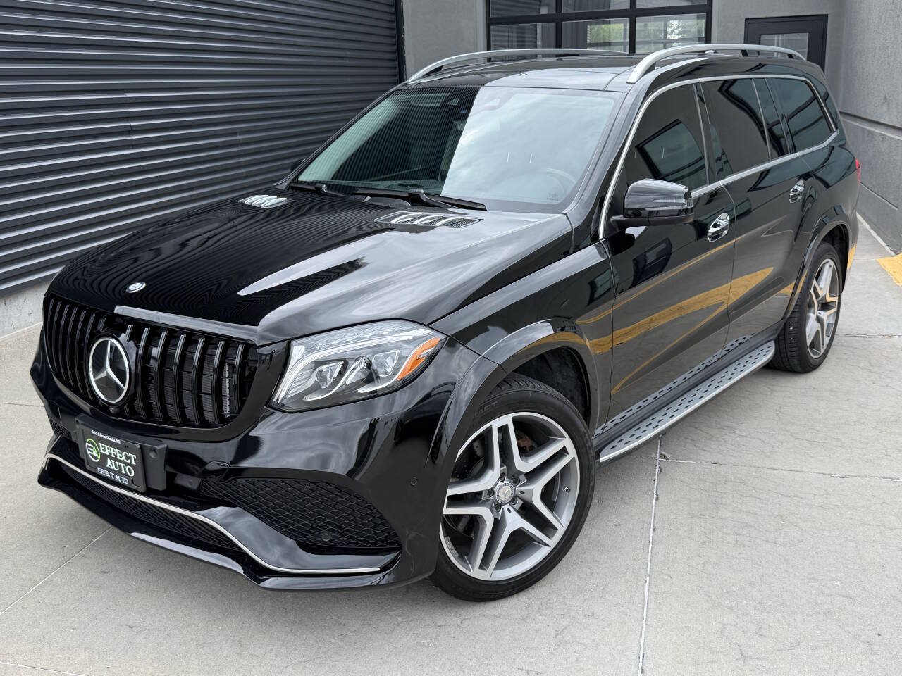 Used 2017 Mercedes-Benz GLS 550 4MATIC image 2