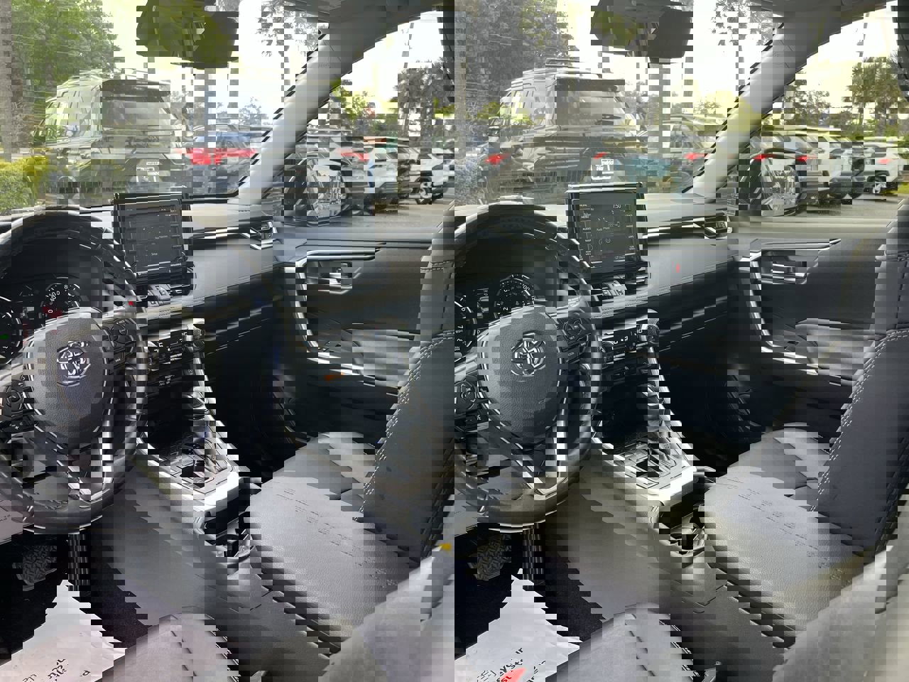 Used 2021 Toyota RAV4 XLE Premium image 30