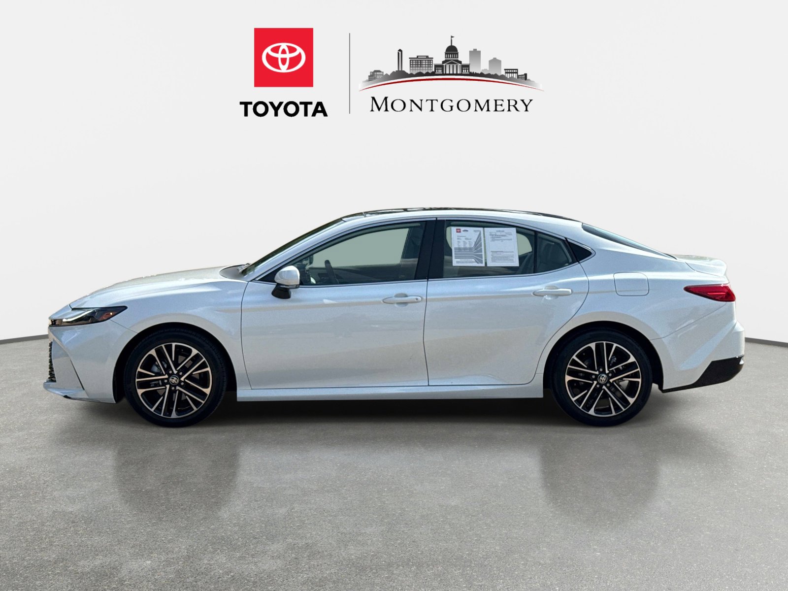 Used 2026 Toyota Camry XLE FWD image 6