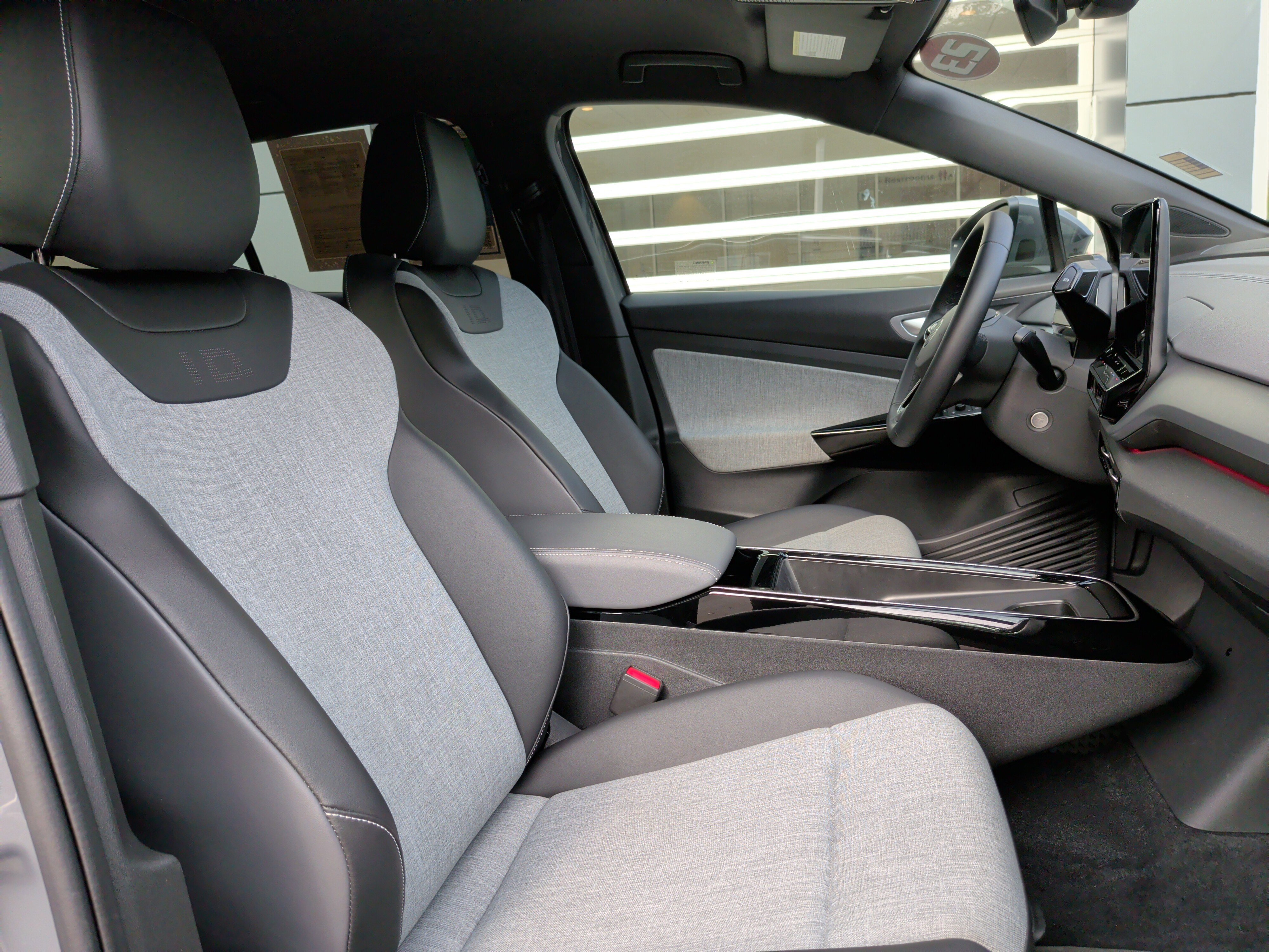 Used 2023 Volkswagen ID.4 Pro image 32