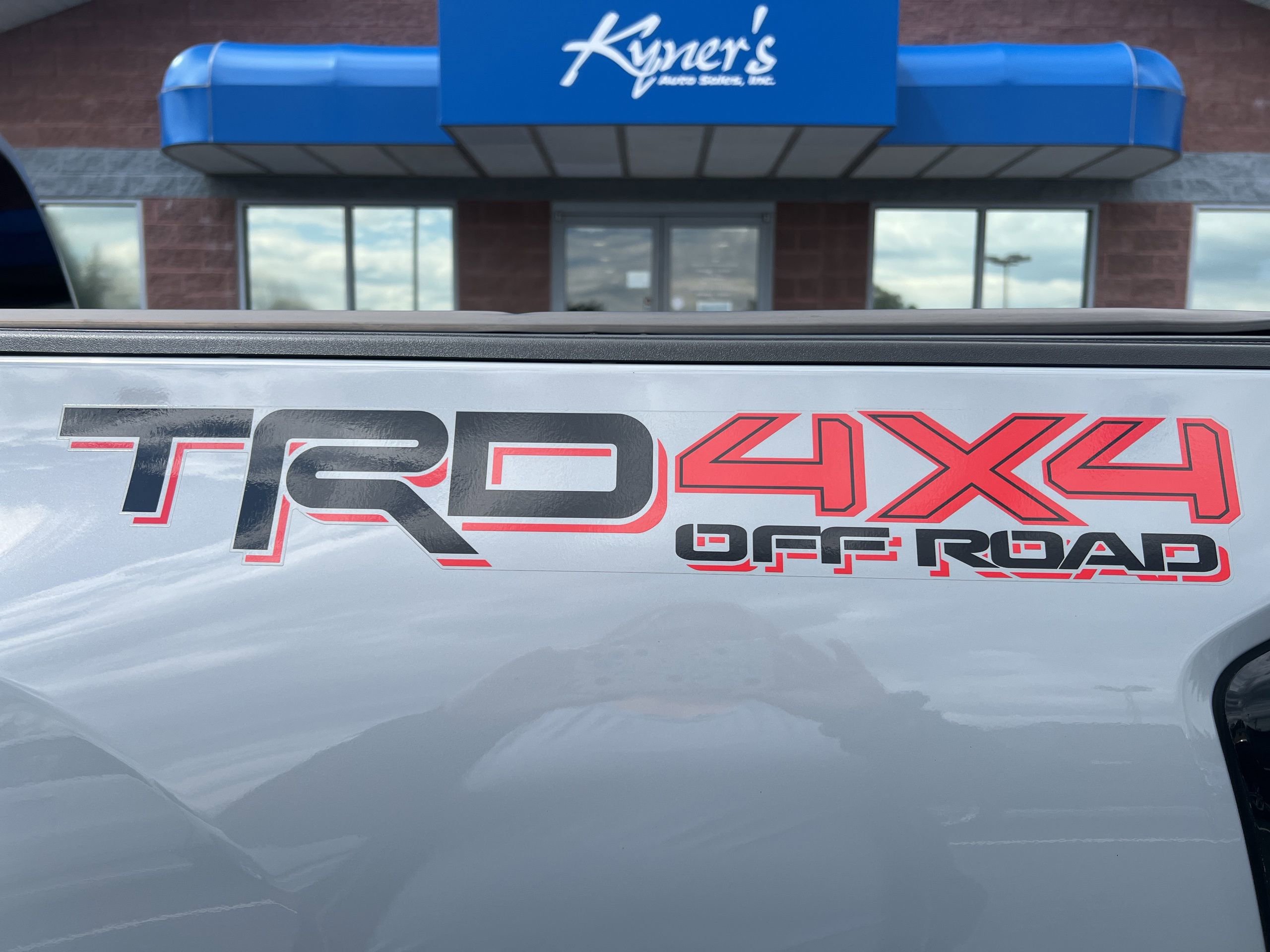 Used 2021 Toyota Tacoma TRD Off-Road w/ TRD Premium Off Road Package image 12