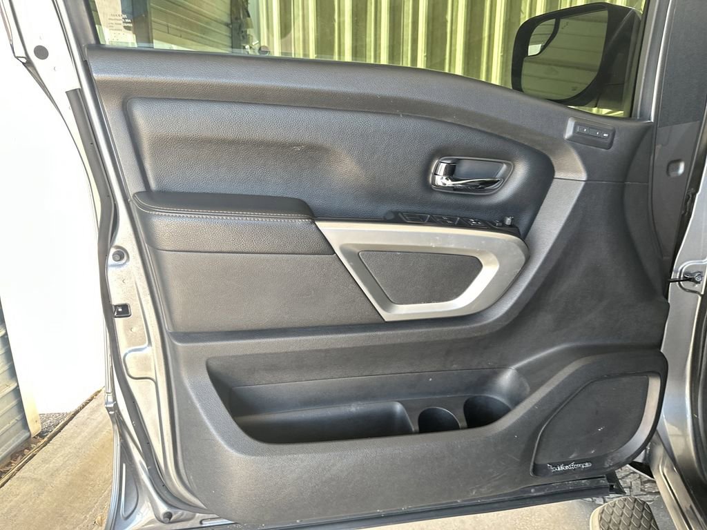 Used 2017 Nissan Titan SL image 10