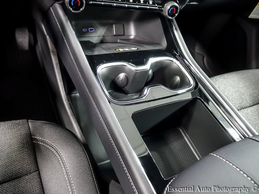New 2026 Chevrolet Traverse LT w/ LPO, Floor Liner Package FWD image 19
