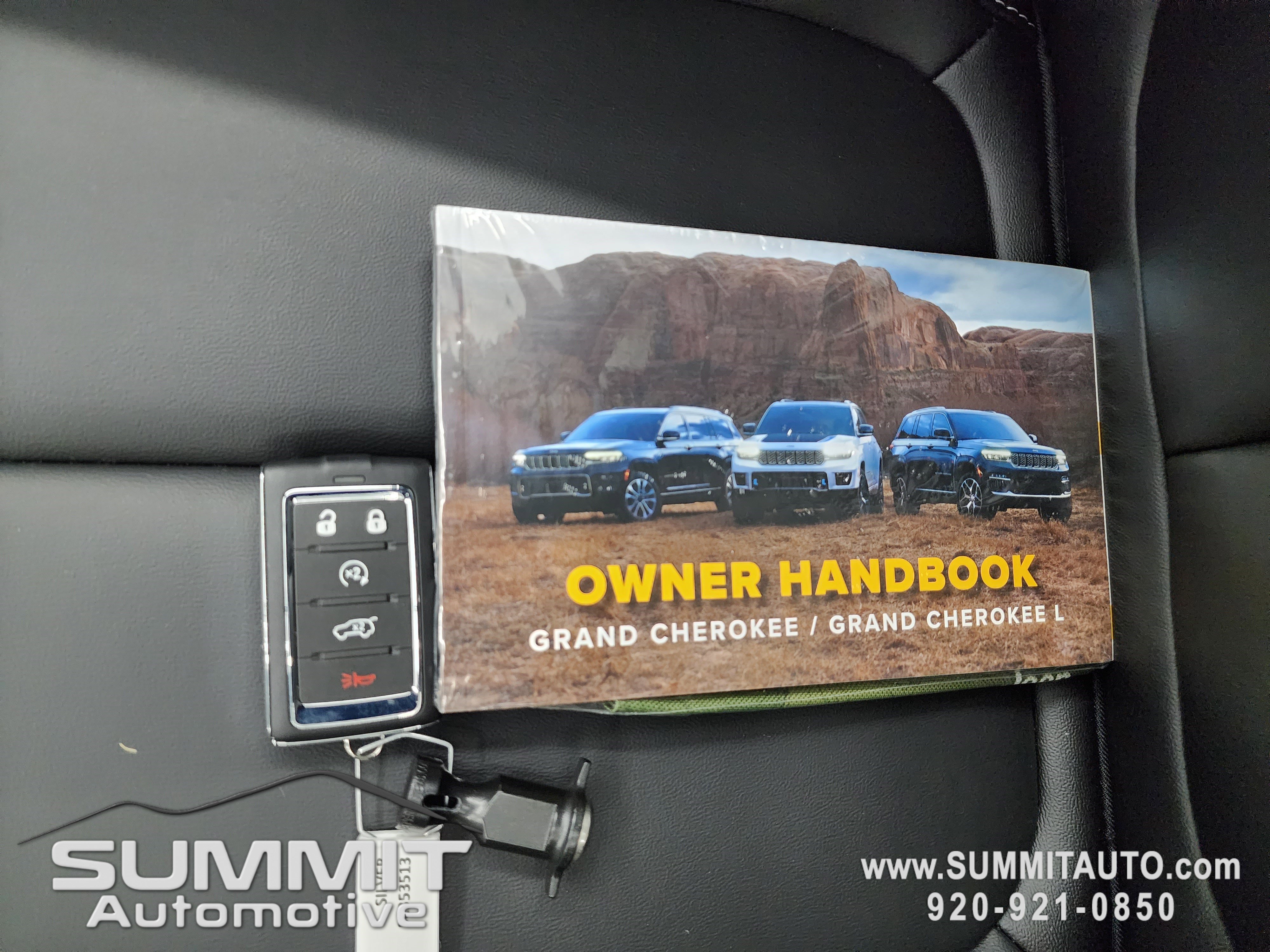 New 2025 Jeep Grand Cherokee Limited w/ Black Appearance Package image 65