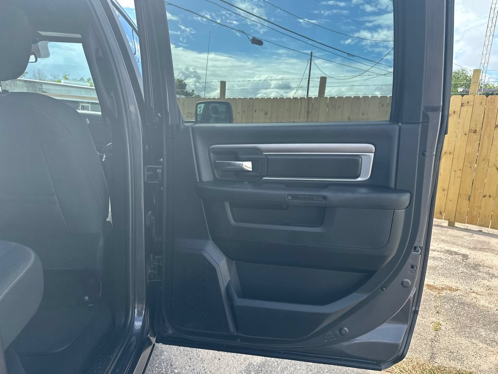 Used 2024 RAM 1500 Warlock AWD/4WD image 15