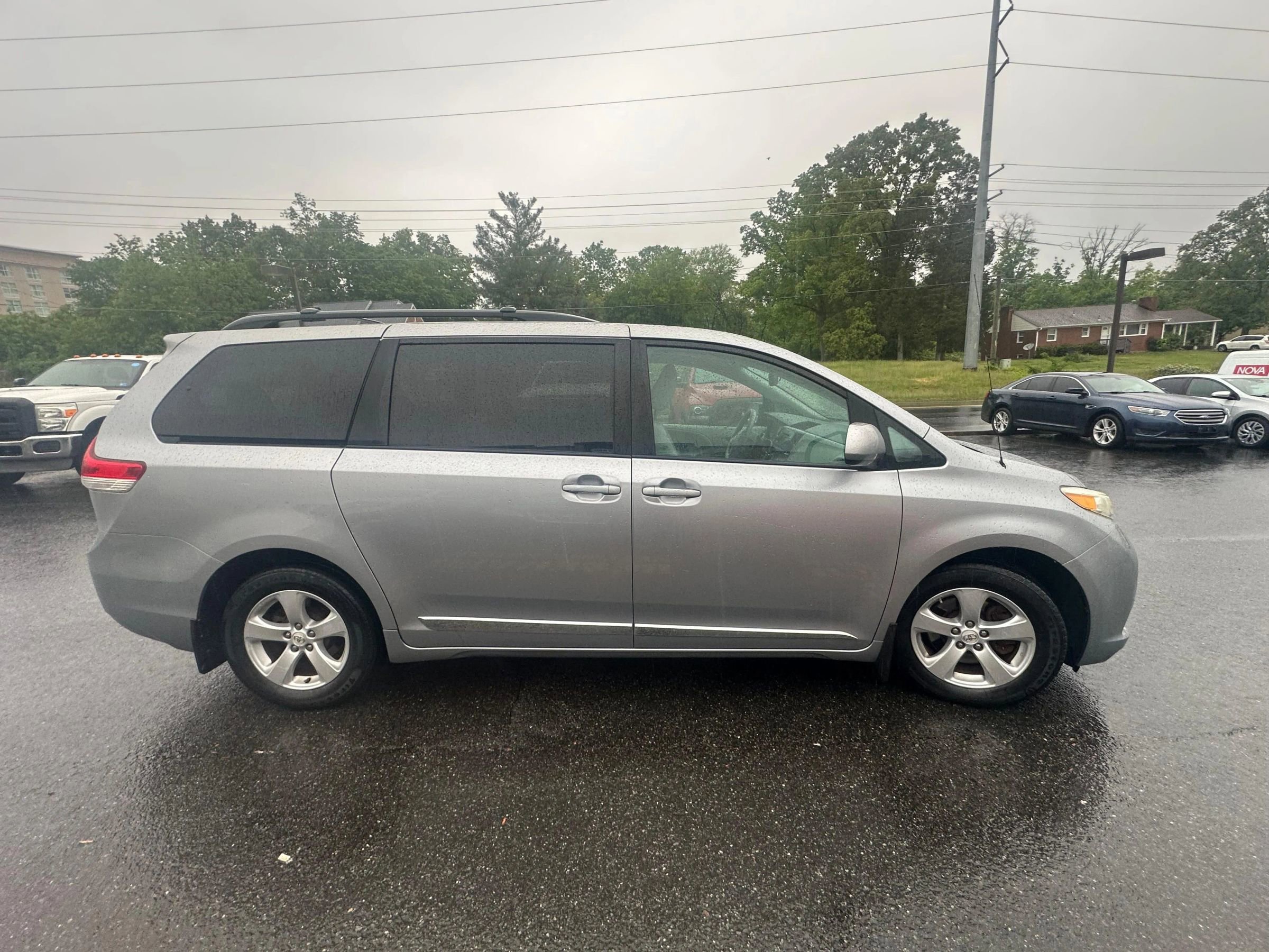 Used 2013 Toyota Sienna LE FWD image 4