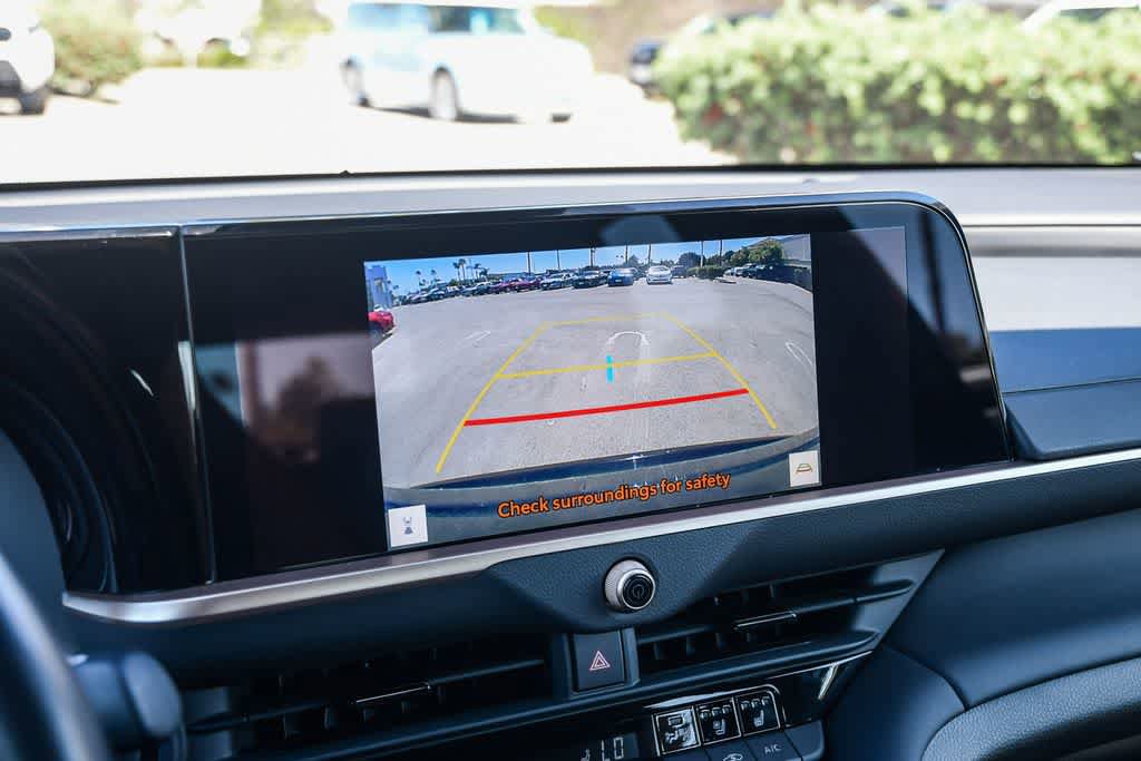Used 2025 Toyota Crown AWD/4WD image 22