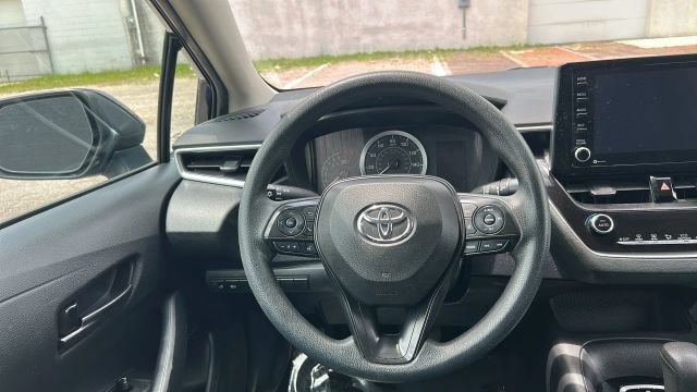 Used 2022 Toyota Corolla LE FWD image 19
