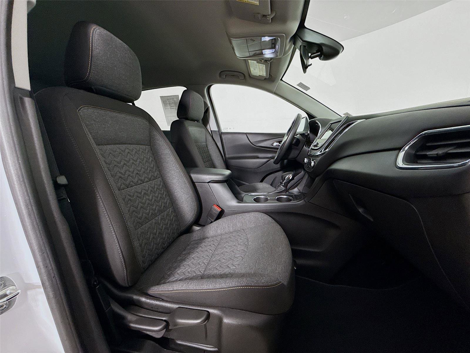 Used 2023 Chevrolet Equinox LT FWD image 28