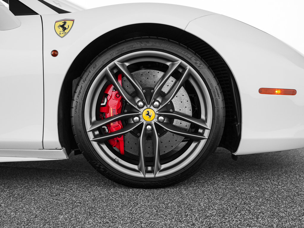 Used 2018 Ferrari 488 Spider RWD image 41