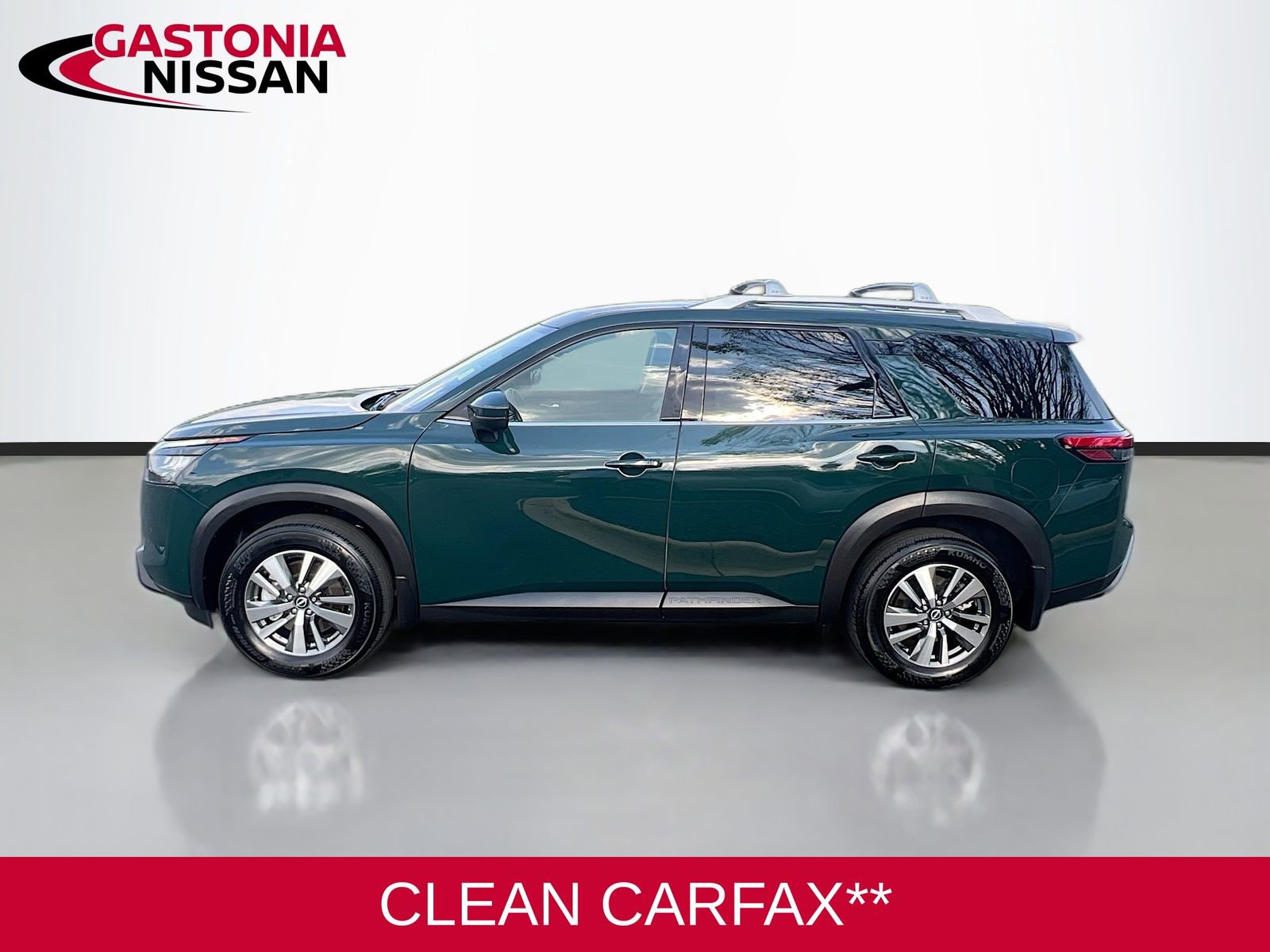 Used 2025 Nissan Pathfinder SL image 5