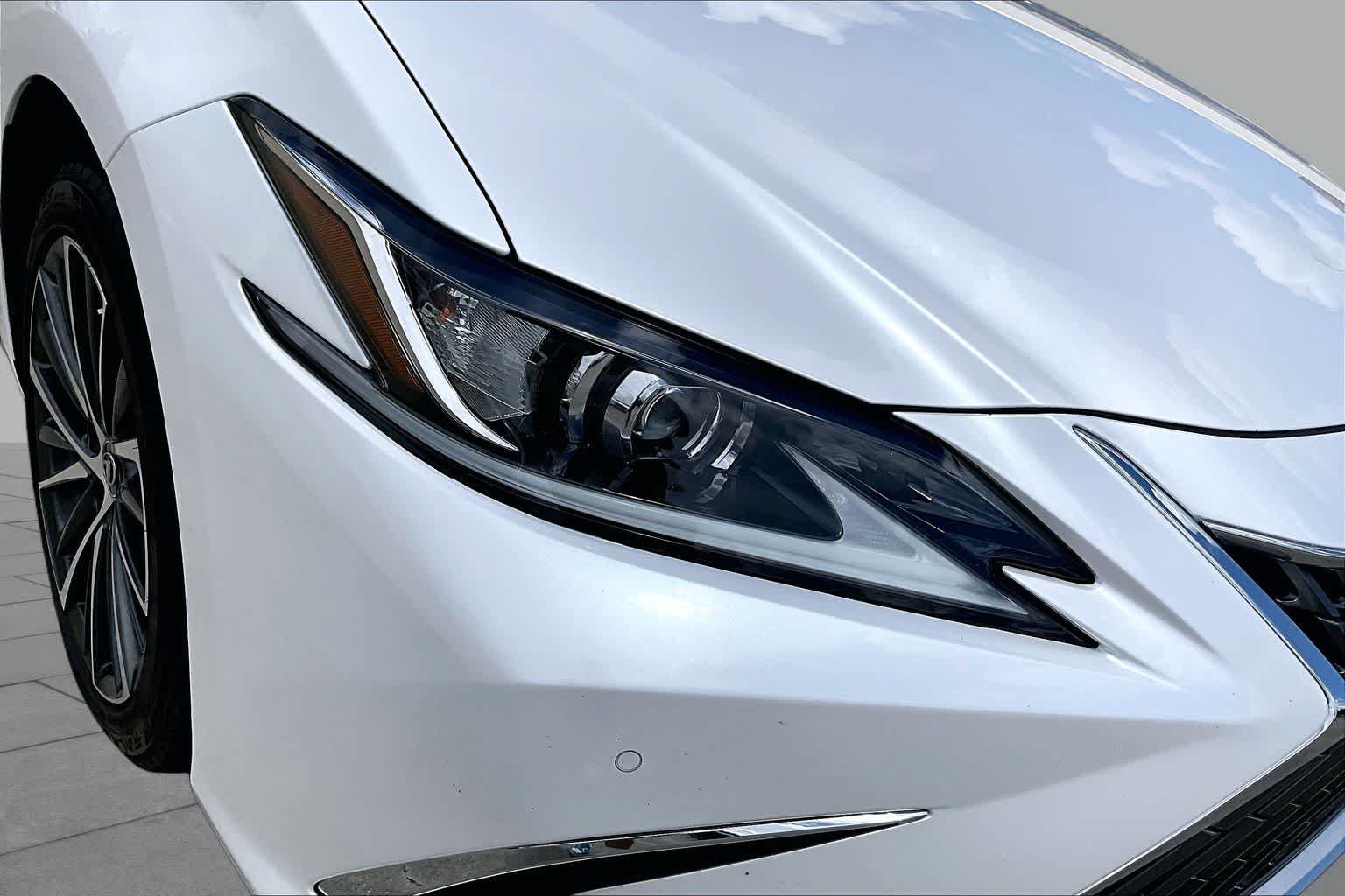 Used 2023 Lexus ES 350 w/ Premium Package FWD image 25
