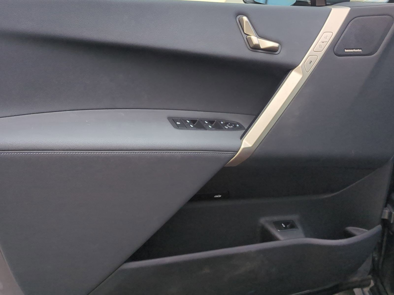 Used 2024 BMW iX xDrive50 w/ Sport Package image 13