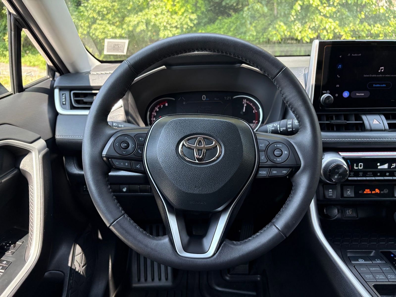 Used 2024 Toyota RAV4 XLE image 28