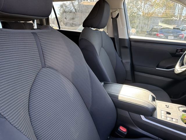 Used 2024 Toyota Highlander LE image 22