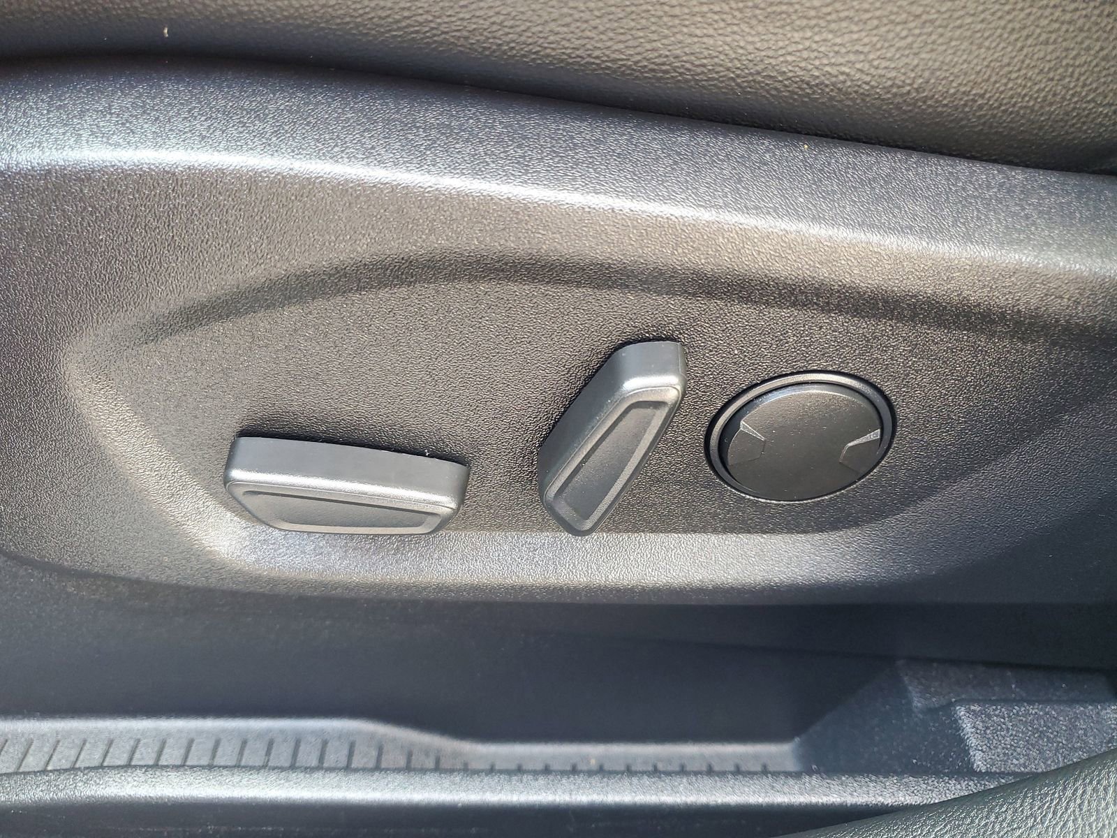 Certified 2024 Ford Edge Titanium image 19