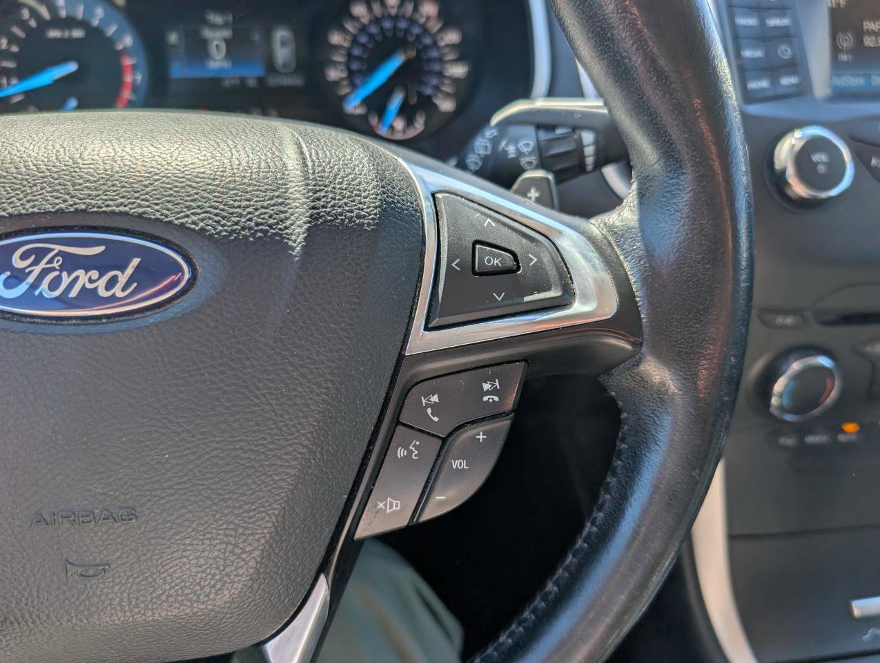 Used 2015 Ford Edge SEL AWD/4WD image 23