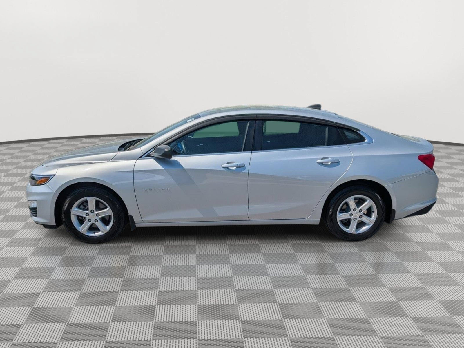 Used 2020 Chevrolet Malibu LS FWD image 2