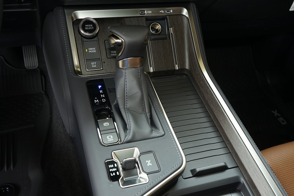 Used 2025 Lexus GX 550 image 12