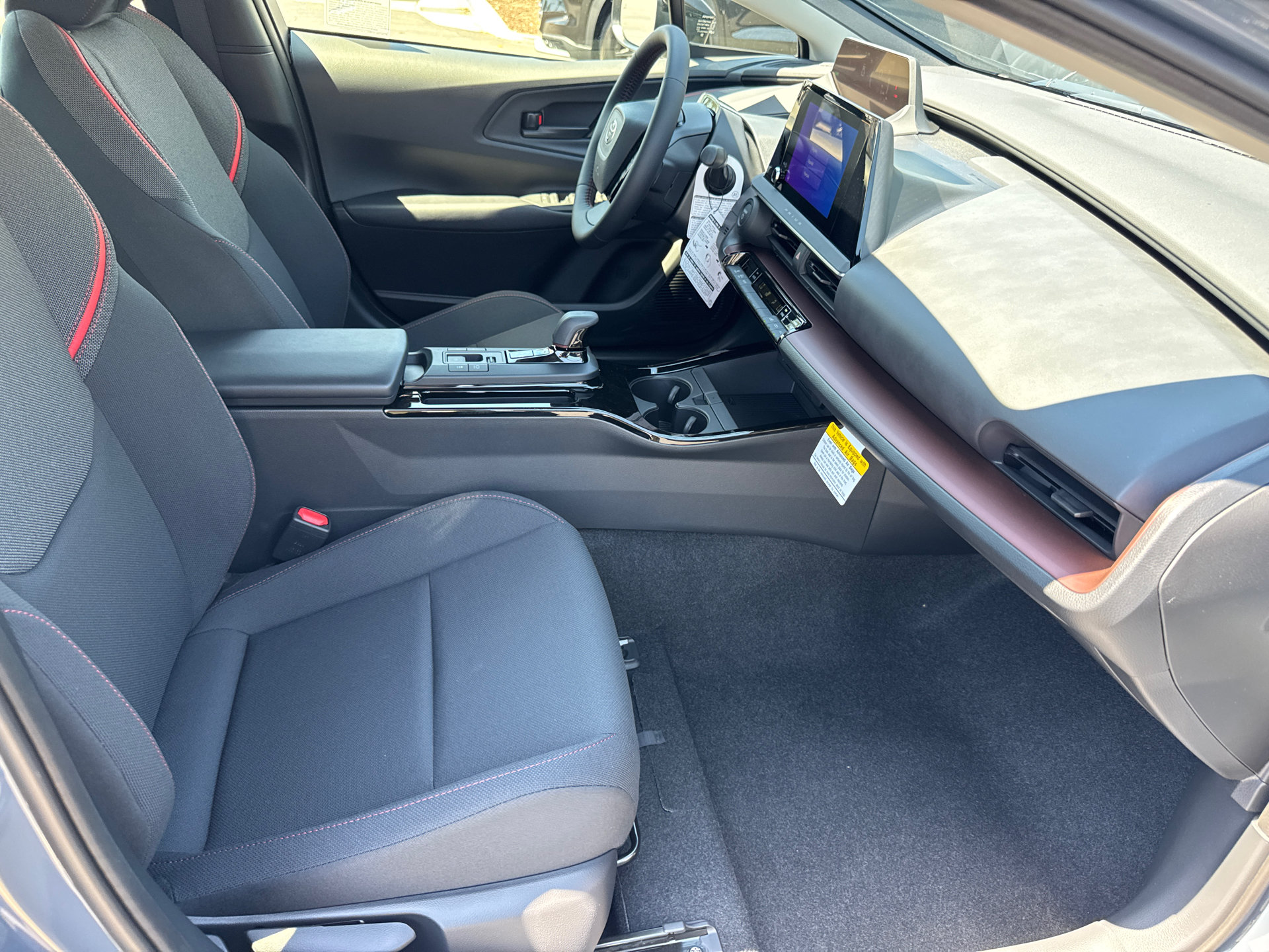 New 2027 Toyota Prius Plug-In Hybrid FWD image 15