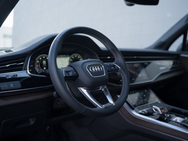Certified 2025 Audi Q7 2.0T Premium w/ Convenience Plus Package image 4