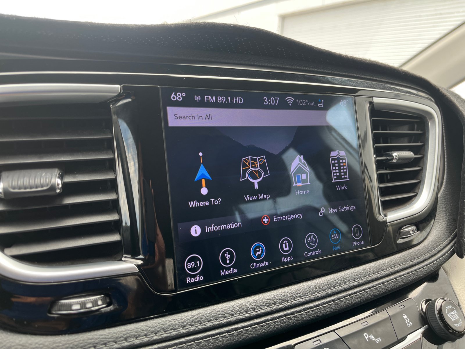 Certified 2018 Chrysler Pacifica Limited FWD image 22