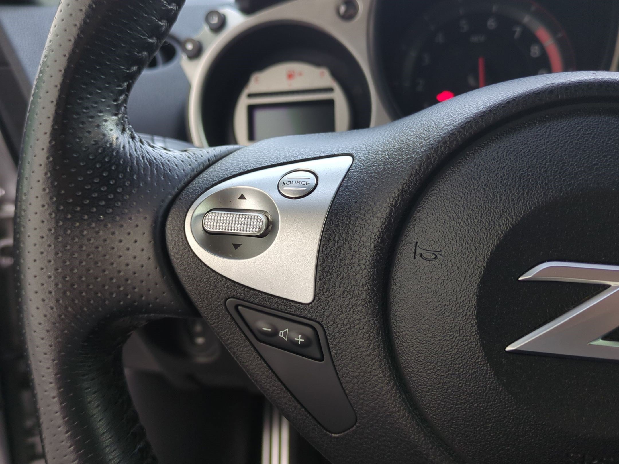 Used 2011 Nissan 370Z Coupe w/ Sport Pkg RWD image 19