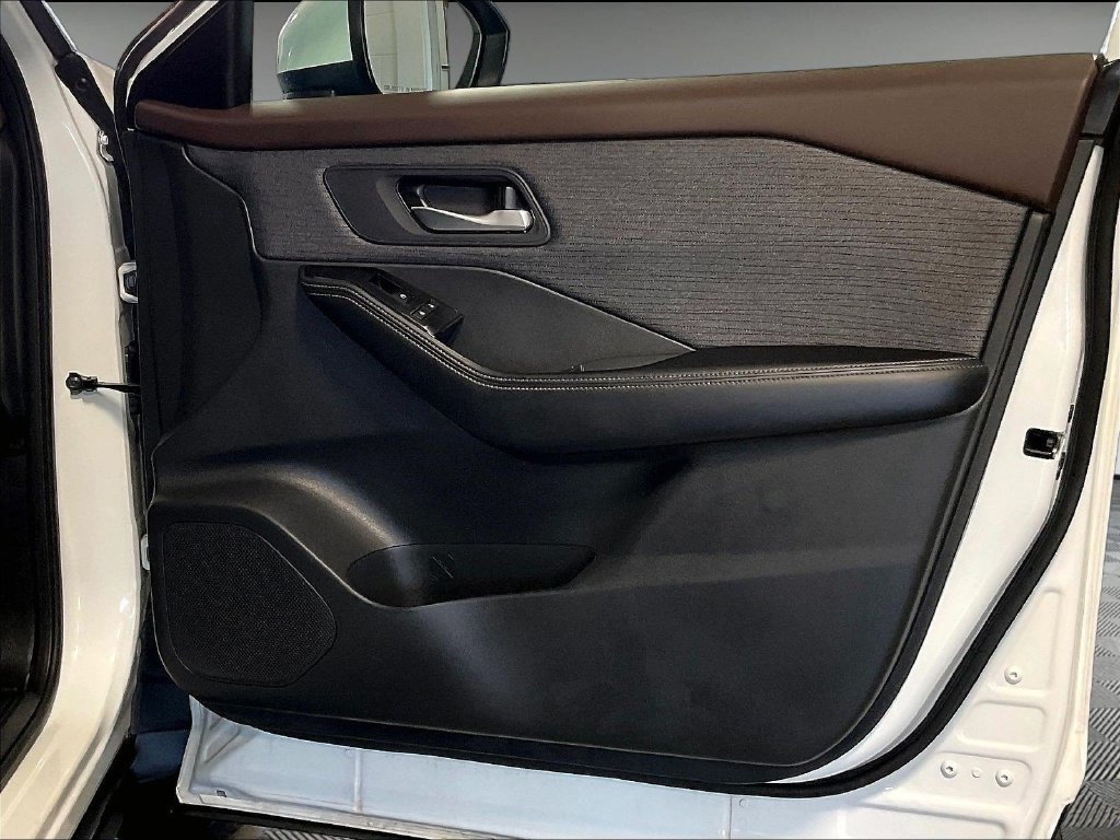 Certified 2023 Nissan Rogue SV AWD/4WD image 12
