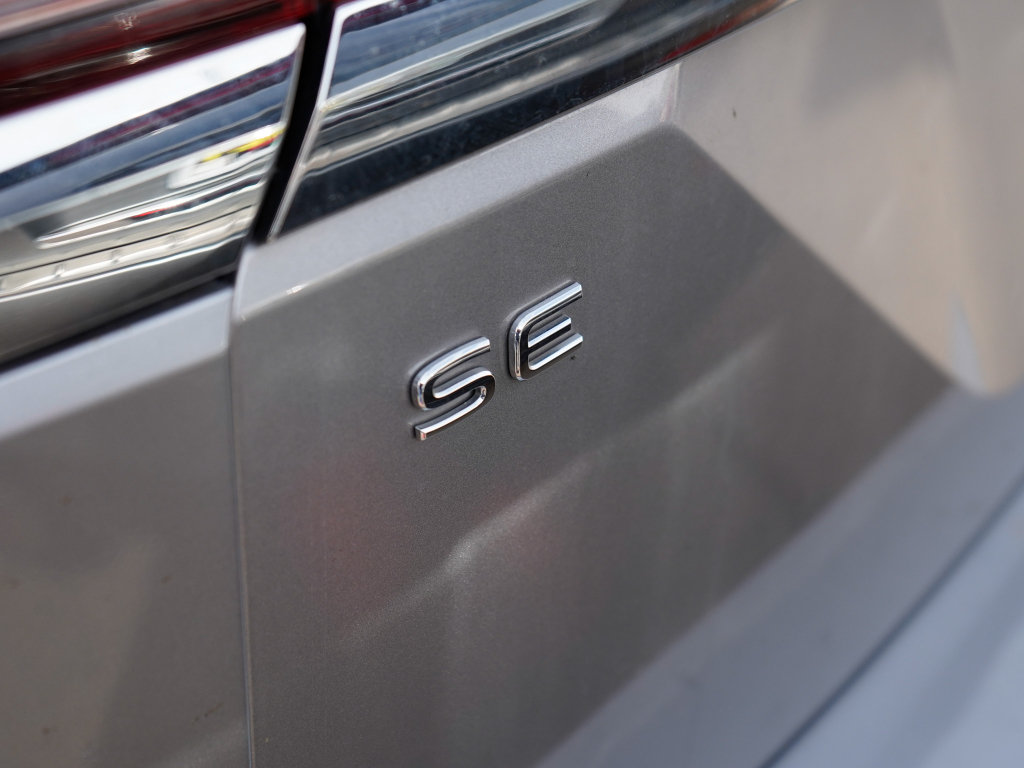 Used 2024 Volkswagen Atlas SE FWD image 16