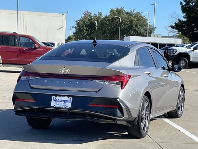 Used 2024 Hyundai Elantra SEL w/ Convenience Package FWD image 4