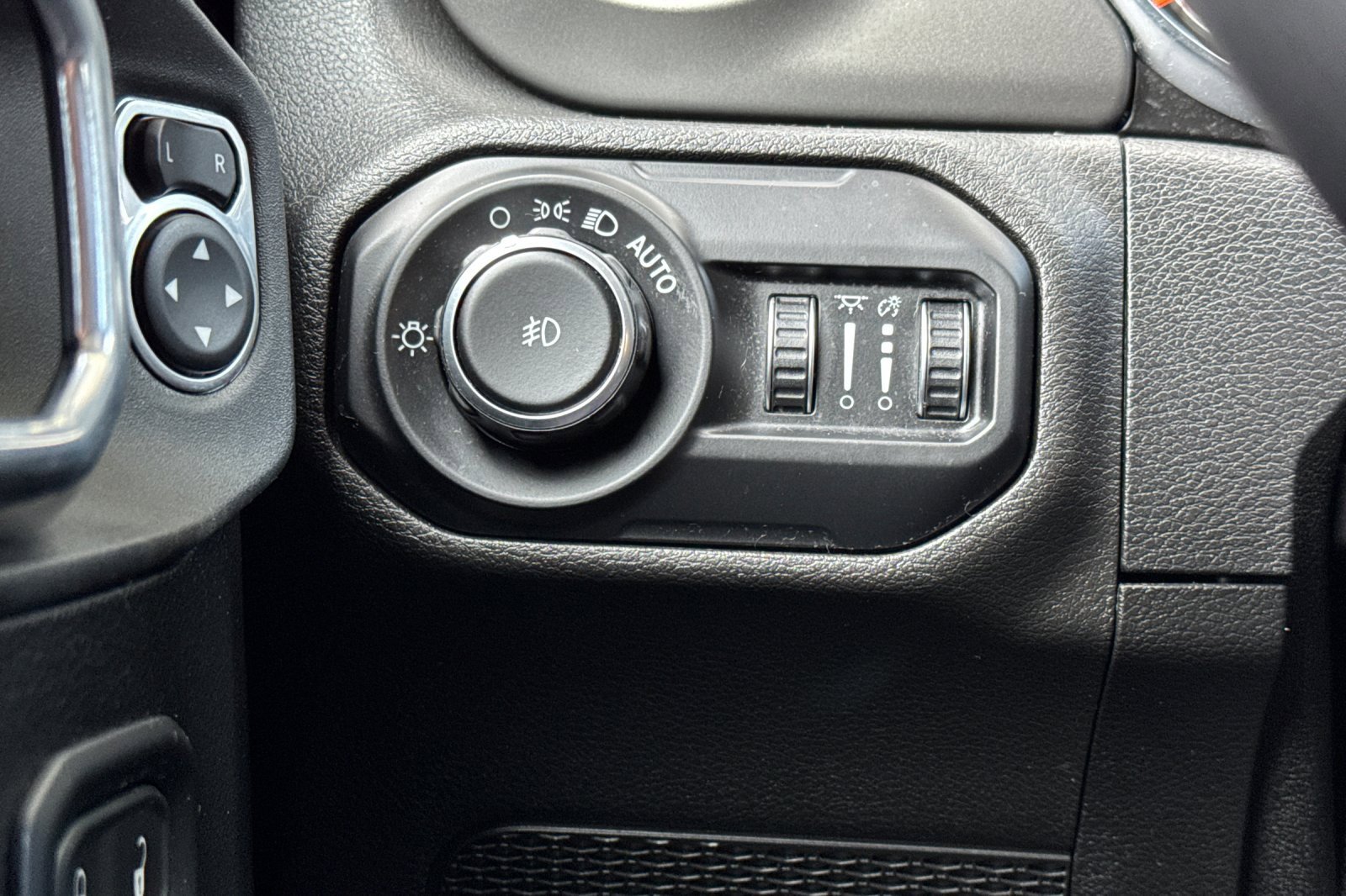 Used 2021 Jeep Wrangler Unlimited Sport image 31